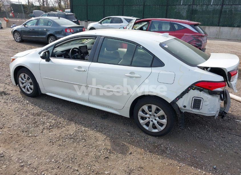 Photo 3 of 2020 Toyota Corolla LE (VIN JTDEPRAE3LJ011797)