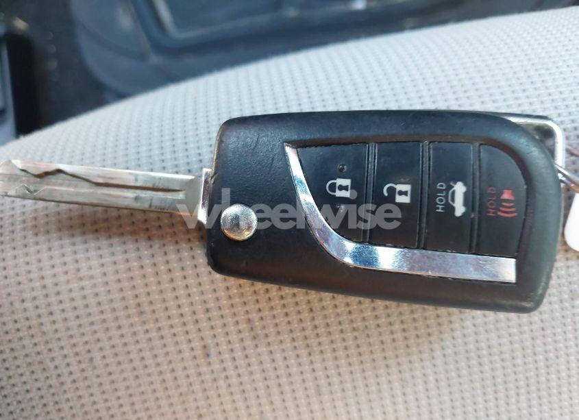 Photo 11 of 2020 Toyota Corolla LE (VIN JTDEPRAE4LJ070602)