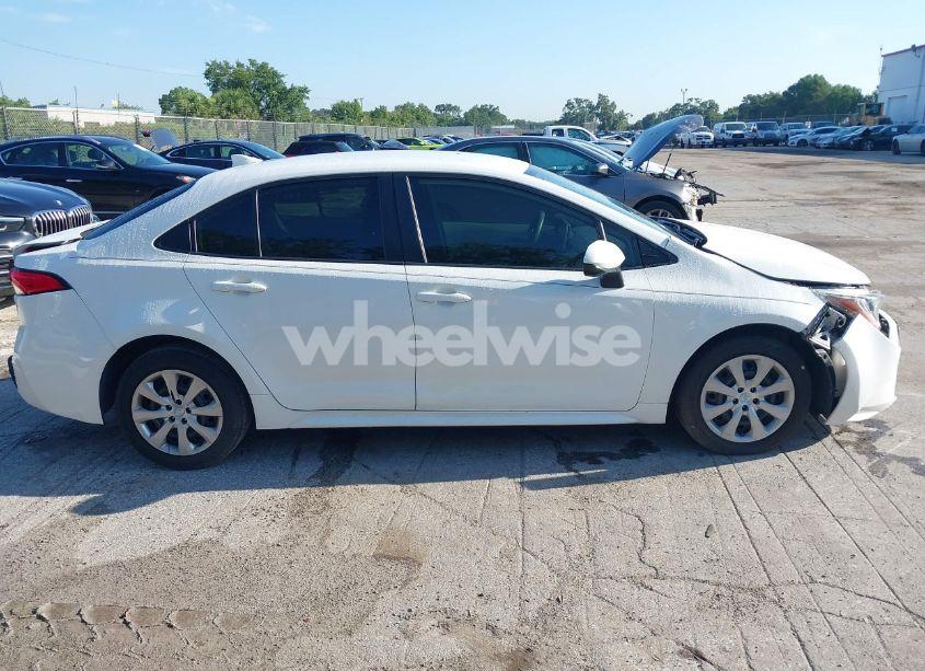 Photo 13 of 2020 Toyota Corolla LE (VIN JTDEPRAE4LJ070602)