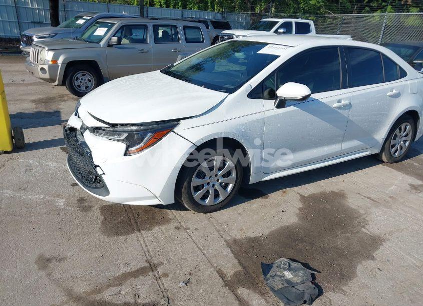 Photo 2 of 2020 Toyota Corolla LE (VIN JTDEPRAE4LJ070602)