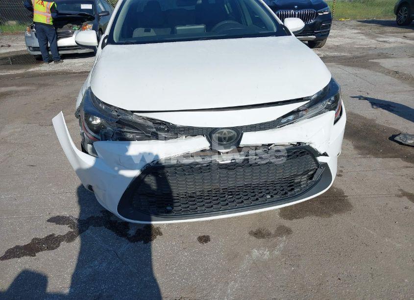 Photo 6 of 2020 Toyota Corolla LE (VIN JTDEPRAE4LJ070602)