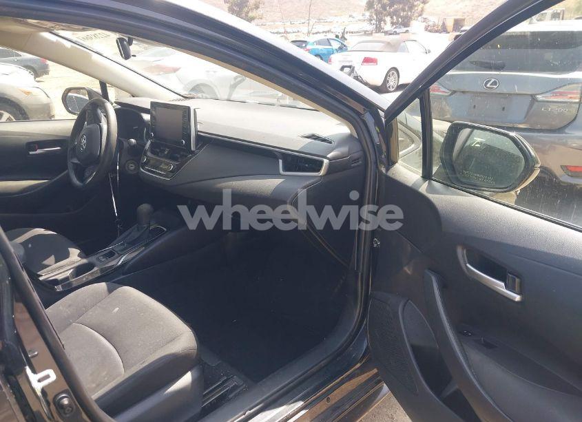 Photo 5 of 2020 Toyota Corolla LE (VIN JTDEPRAE4LJ079090)