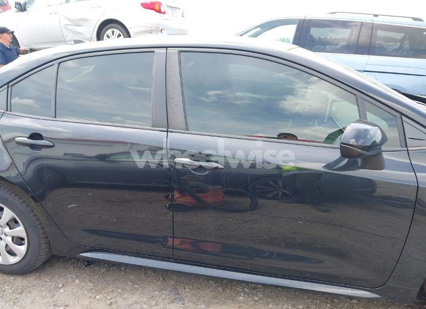 Photo 13 of 2020 Toyota Corolla LE (VIN JTDEPRAE5LJ109990)