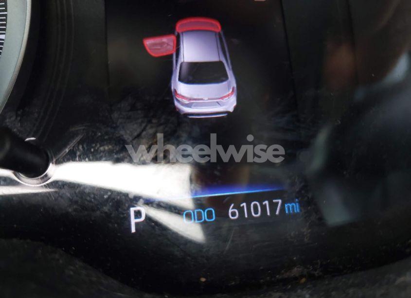 Photo 15 of 2020 Toyota Corolla LE (VIN JTDEPRAE5LJ109990)