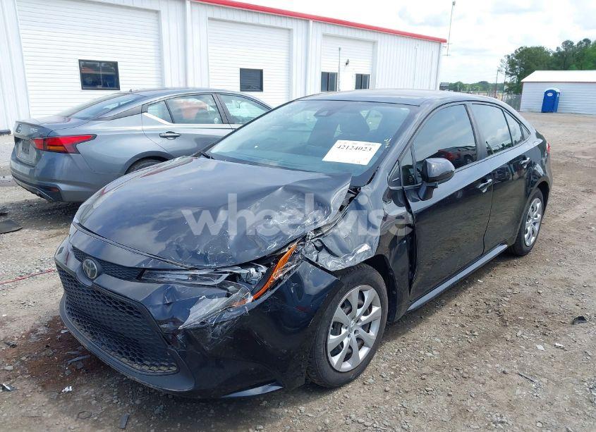 Photo 2 of 2020 Toyota Corolla LE (VIN JTDEPRAE5LJ109990)
