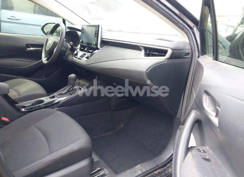 Photo 5 of 2020 Toyota Corolla LE (VIN JTDEPRAE5LJ109990)