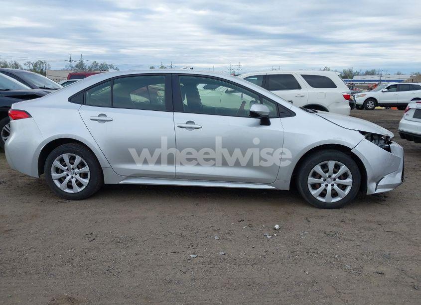 Photo 13 of 2020 Toyota Corolla LE (VIN JTDEPRAE6LJ095761)