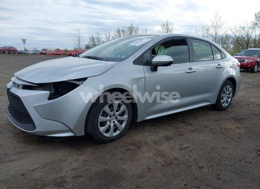 Photo 2 of 2020 Toyota Corolla LE (VIN JTDEPRAE6LJ095761)