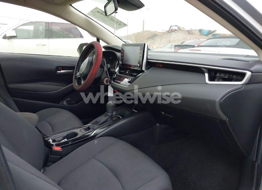 Photo 5 of 2020 Toyota Corolla LE (VIN JTDEPRAE6LJ095761)