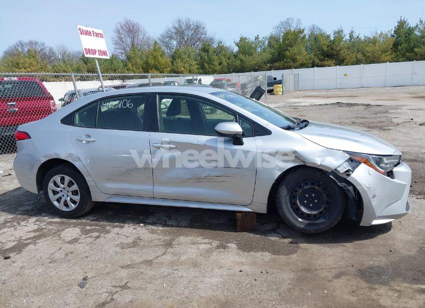 Photo 13 of 2020 Toyota Corolla LE (VIN JTDEPRAE7LJ019045)