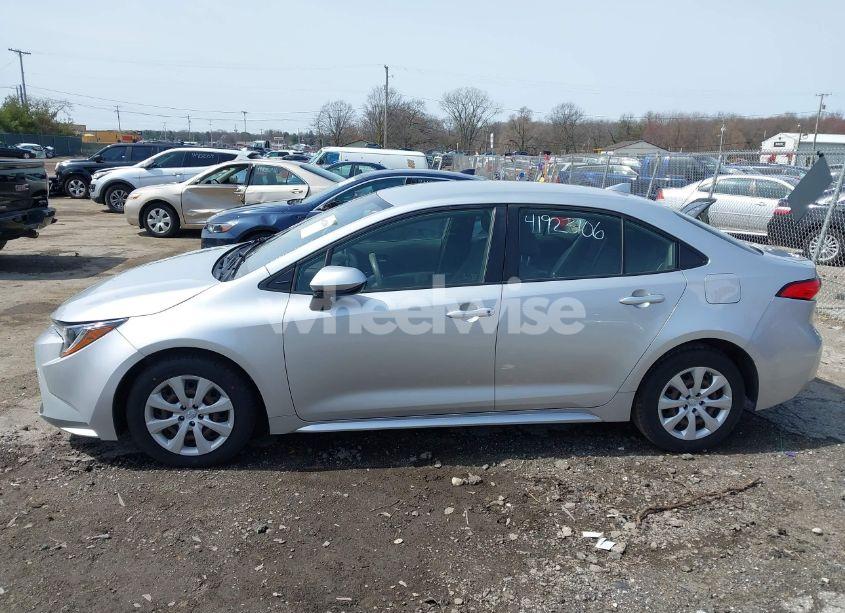 Photo 14 of 2020 Toyota Corolla LE (VIN JTDEPRAE7LJ019045)