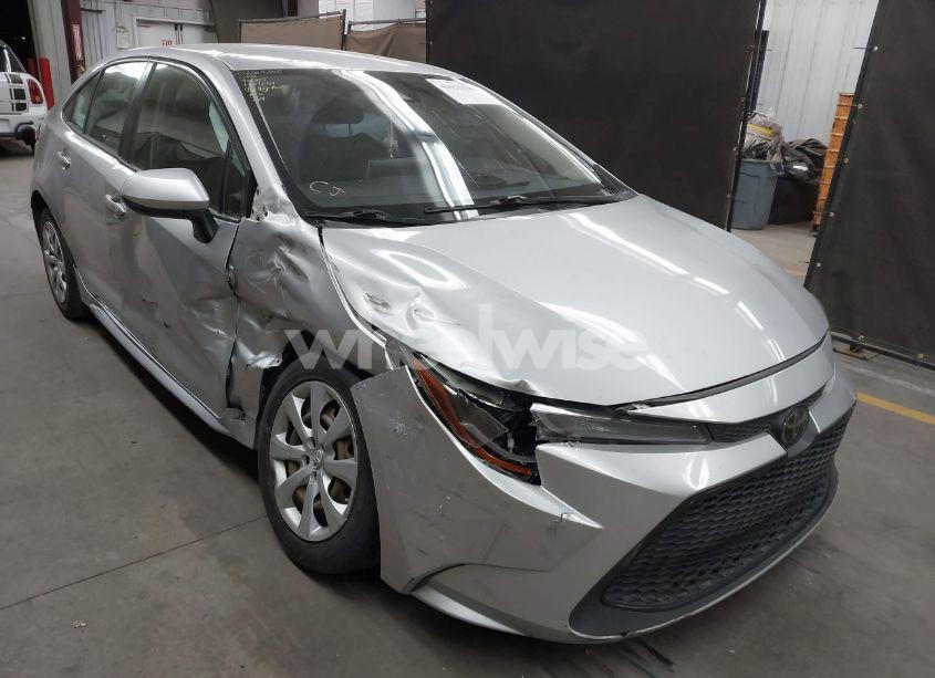 2020 Toyota Corolla LE (VIN JTDEPRAE7LJ055205) main photo