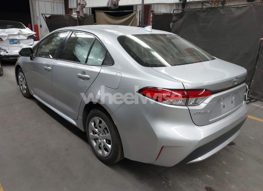 Photo 3 of 2020 Toyota Corolla LE (VIN JTDEPRAE7LJ055205)