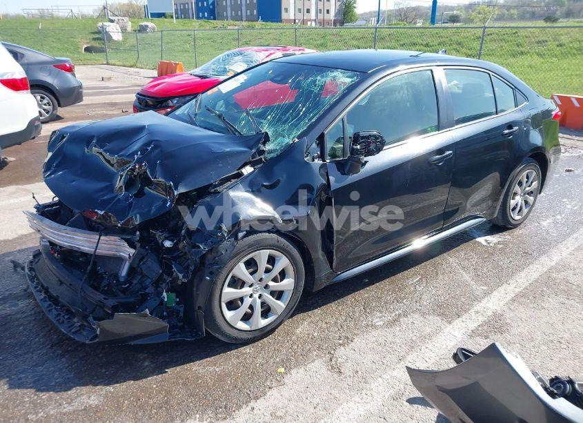 Photo 2 of 2020 Toyota Corolla LE (VIN JTDEPRAE8LJ019023)