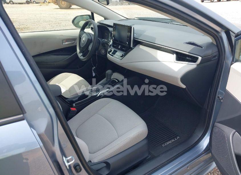 Photo 5 of 2020 Toyota Corolla LE (VIN JTDEPRAE8LJ048716)