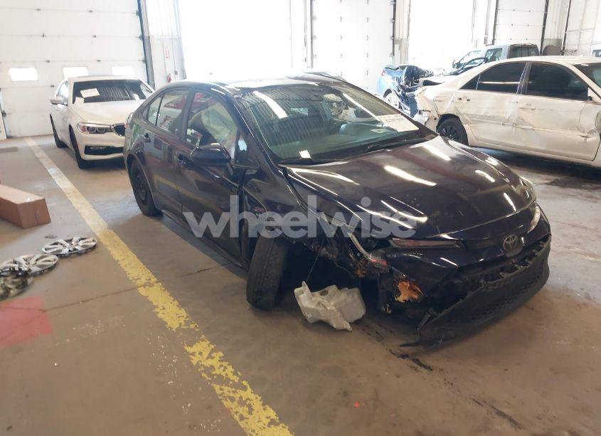 2020 Toyota Corolla LE (VIN JTDEPRAE8LJ052300) main photo