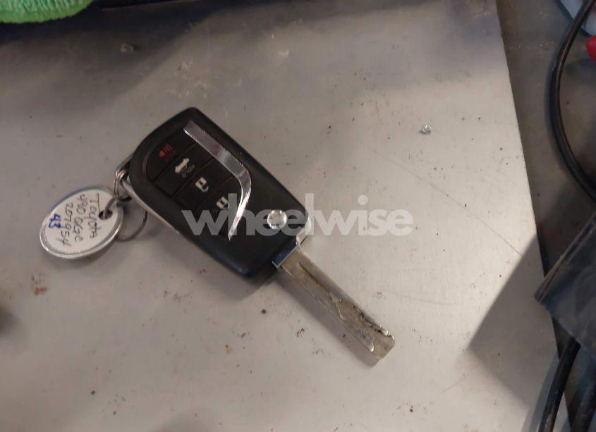 Photo 11 of 2020 Toyota Corolla LE (VIN JTDEPRAE8LJ052300)