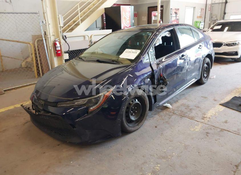 Photo 2 of 2020 Toyota Corolla LE (VIN JTDEPRAE8LJ052300)