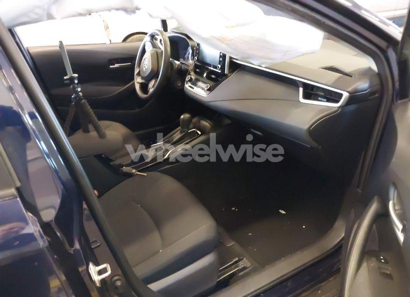 Photo 5 of 2020 Toyota Corolla LE (VIN JTDEPRAE8LJ052300)