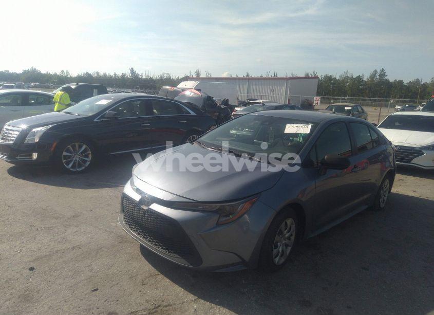 Photo 2 of 2020 Toyota Corolla LE (VIN JTDEPRAE8LJ091159)