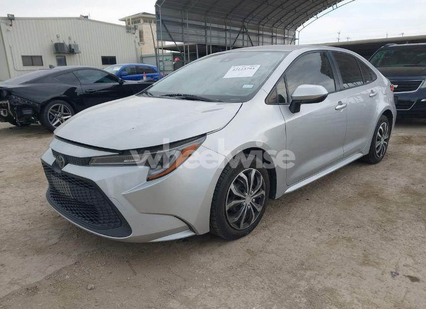 Photo 2 of 2020 Toyota Corolla LE (VIN JTDEPRAE9LJ055724)