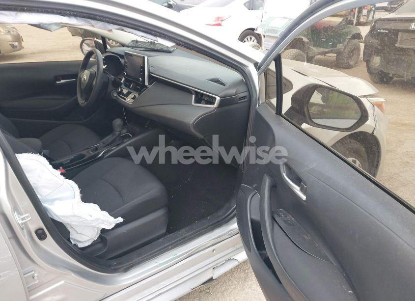 Photo 5 of 2020 Toyota Corolla LE (VIN JTDEPRAE9LJ055724)