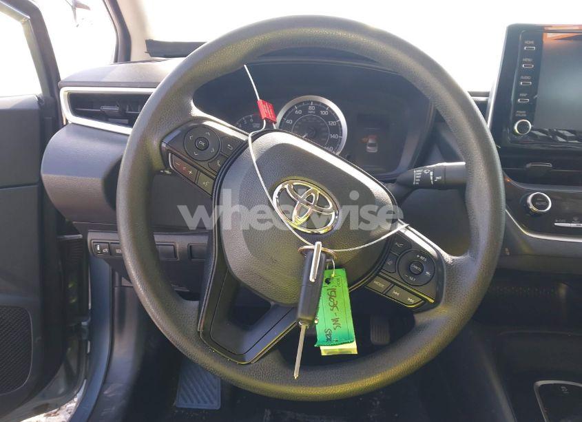 Photo 11 of 2020 Toyota Corolla LE (VIN JTDEPRAE9LJ106932)