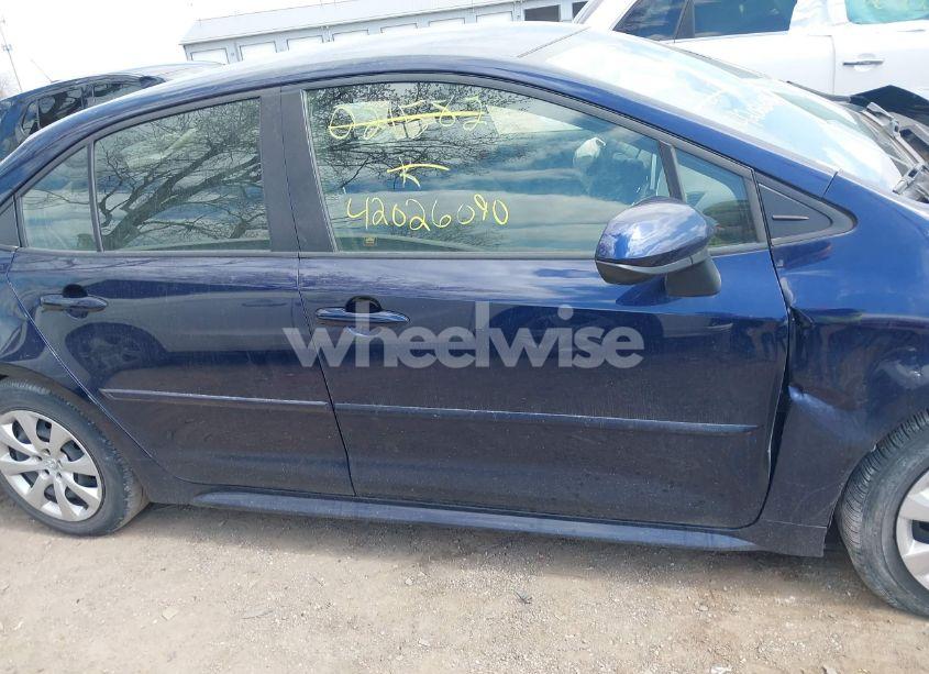 Photo 13 of 2020 Toyota Corolla LE (VIN JTDEPRAEXLJ021582)