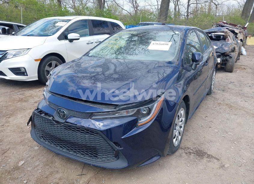 Photo 2 of 2020 Toyota Corolla LE (VIN JTDEPRAEXLJ021582)