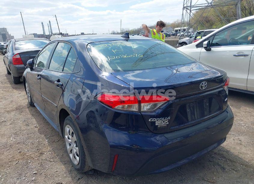 Photo 3 of 2020 Toyota Corolla LE (VIN JTDEPRAEXLJ021582)