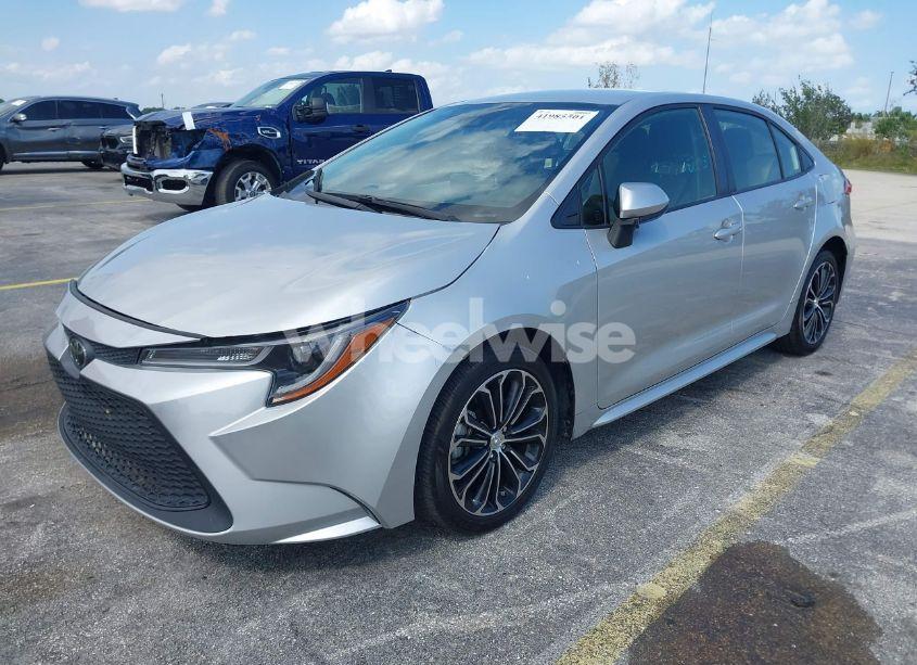 Photo 2 of 2020 Toyota Corolla LE (VIN JTDEPRAEXLJ023560)