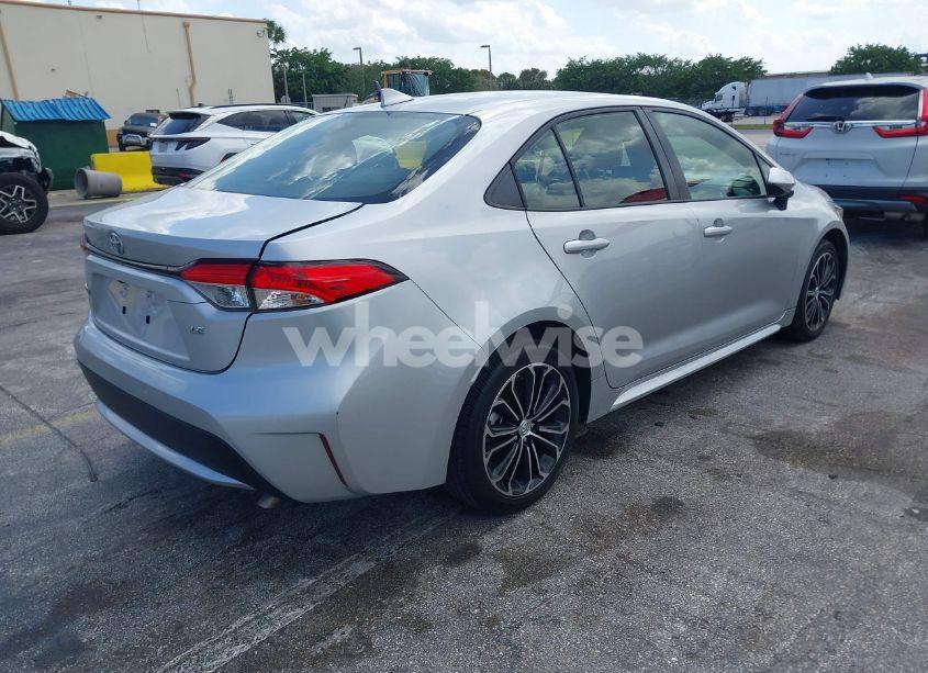 Photo 4 of 2020 Toyota Corolla LE (VIN JTDEPRAEXLJ023560)