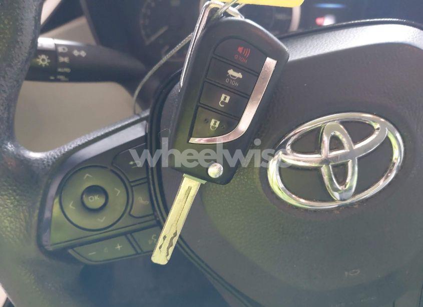 Photo 11 of 2020 Toyota Corolla LE (VIN JTDEPRAEXLJ089882)
