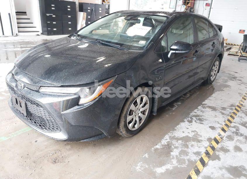 Photo 2 of 2020 Toyota Corolla LE (VIN JTDEPRAEXLJ089882)