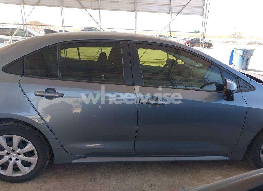 Photo 13 of 2020 Toyota Corolla LE (VIN JTDEPRAEXLJ112318)