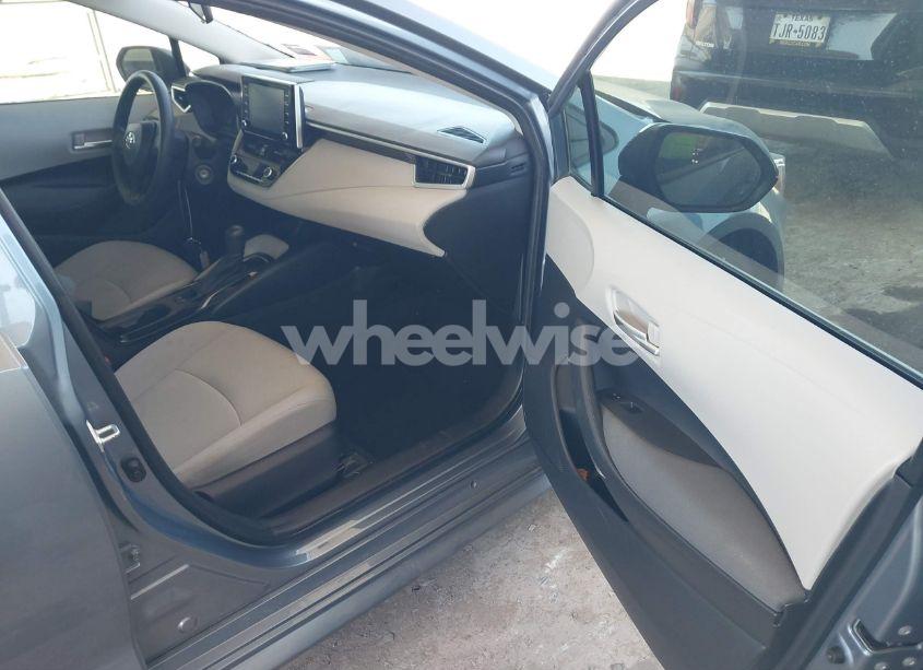 Photo 5 of 2020 Toyota Corolla LE (VIN JTDEPRAEXLJ112318)