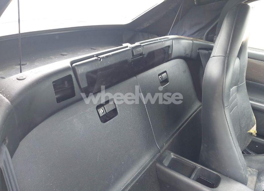 Photo 8 of 2003 Toyota Mr2 SPYDER (VIN JTDFR320330063256)