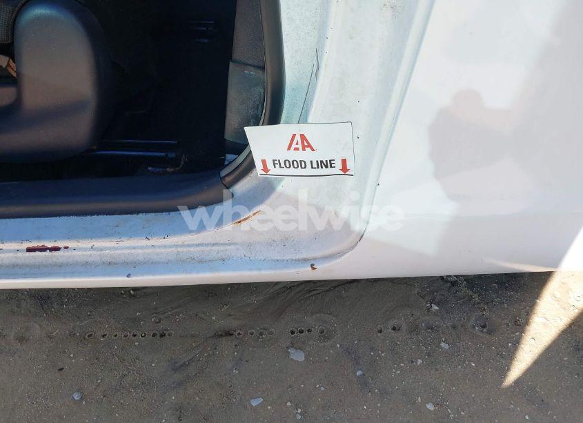 Photo 11 of 2009 Toyota Yaris (VIN JTDJT903695232600)