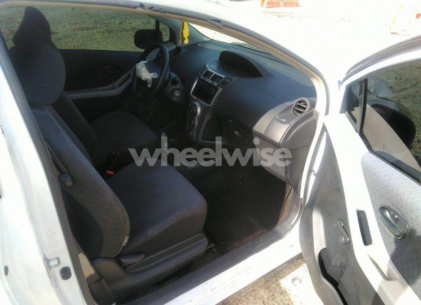 Photo 5 of 2009 Toyota Yaris (VIN JTDJT903695232600)