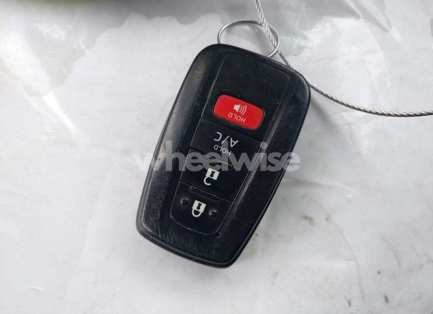 Photo 11 of 2021 Toyota Prius PRIME XLE (VIN JTDKAMFP0M3169019)