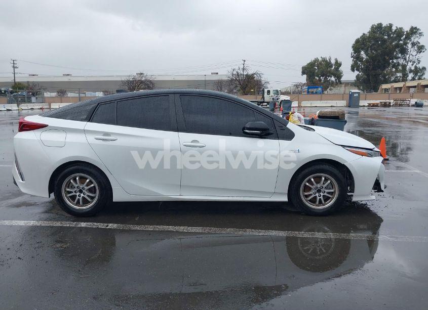 Photo 13 of 2021 Toyota Prius PRIME XLE (VIN JTDKAMFP0M3169019)