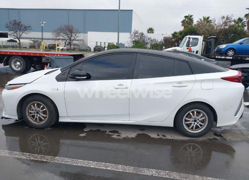 Photo 14 of 2021 Toyota Prius PRIME XLE (VIN JTDKAMFP0M3169019)