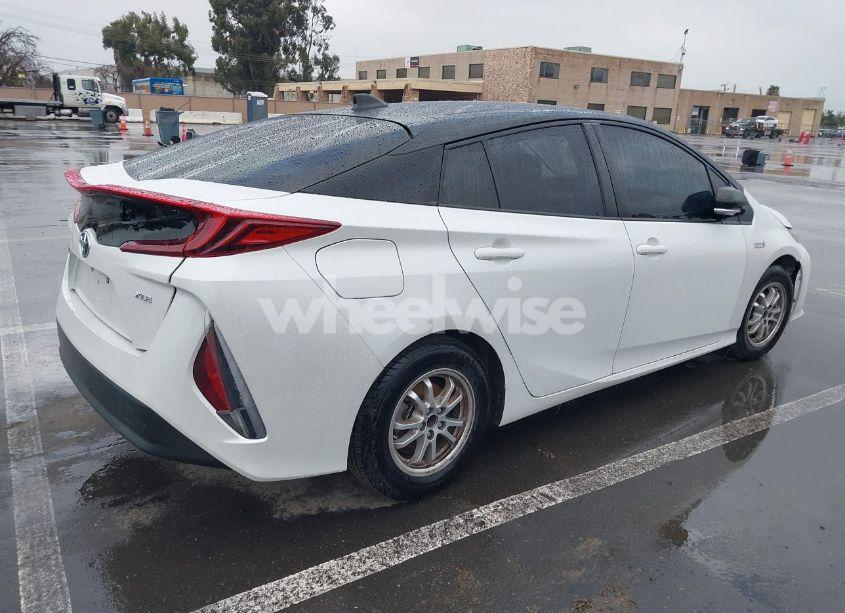 Photo 4 of 2021 Toyota Prius PRIME XLE (VIN JTDKAMFP0M3169019)