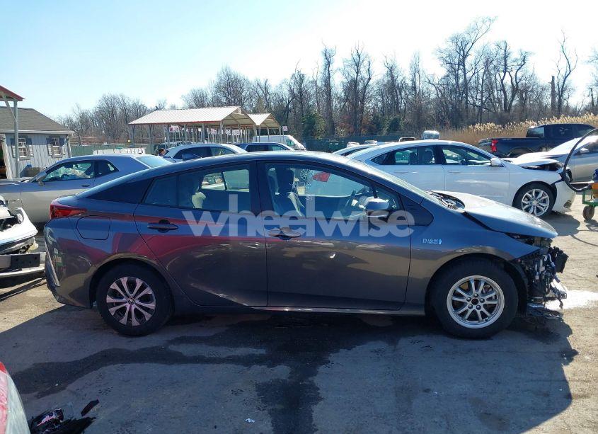 Photo 14 of 2021 Toyota Prius PRIME LE (VIN JTDKAMFP0M3176097)
