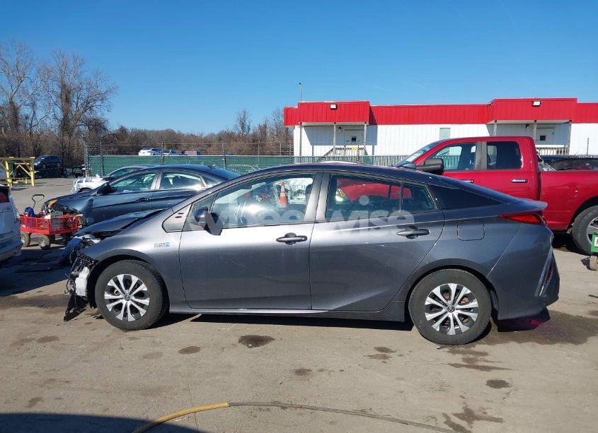 Photo 15 of 2021 Toyota Prius PRIME LE (VIN JTDKAMFP0M3176097)