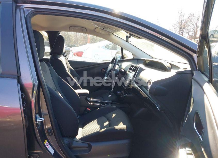 Photo 5 of 2021 Toyota Prius PRIME LE (VIN JTDKAMFP0M3176097)