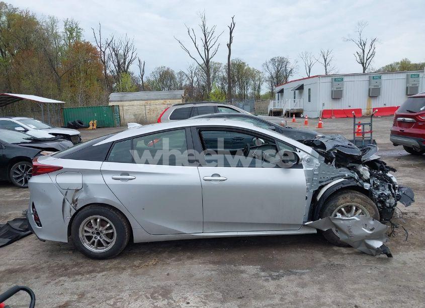 Photo 13 of 2021 Toyota Prius PRIME LIMITED (VIN JTDKAMFP0M3194485)