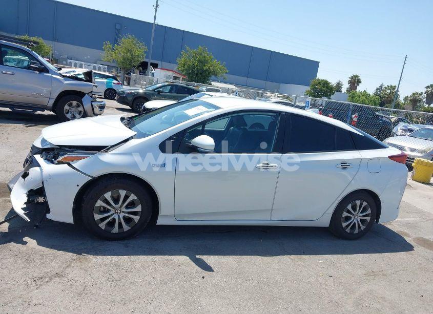 Photo 13 of 2021 Toyota Prius PRIME LIMITED (VIN JTDKAMFP3M3187644)