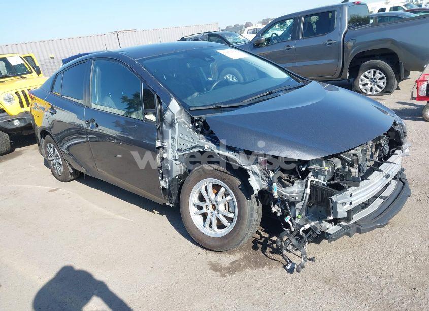 2022 Toyota Prius PRIME XLE (VIN JTDKAMFP3N3229070) main photo
