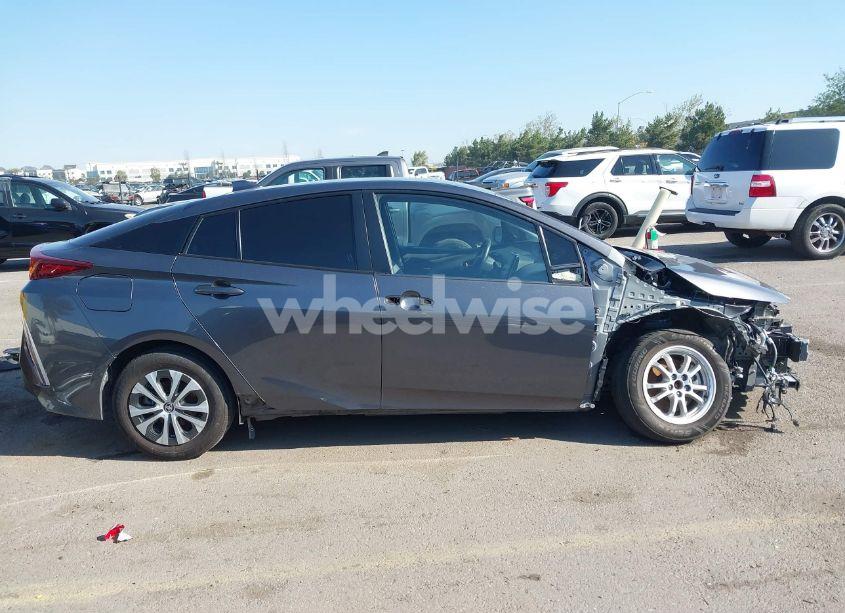 Photo 14 of 2022 Toyota Prius PRIME XLE (VIN JTDKAMFP3N3229070)